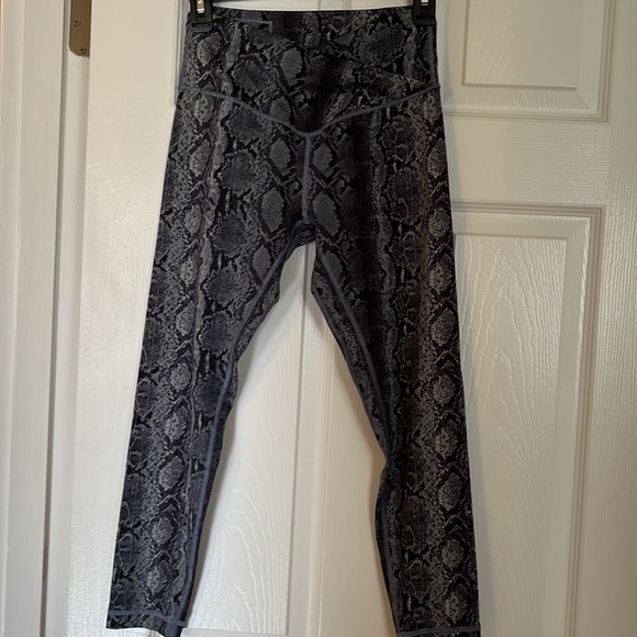 Victoria’s Secret On Point Live leggings - Picture 2 of 5